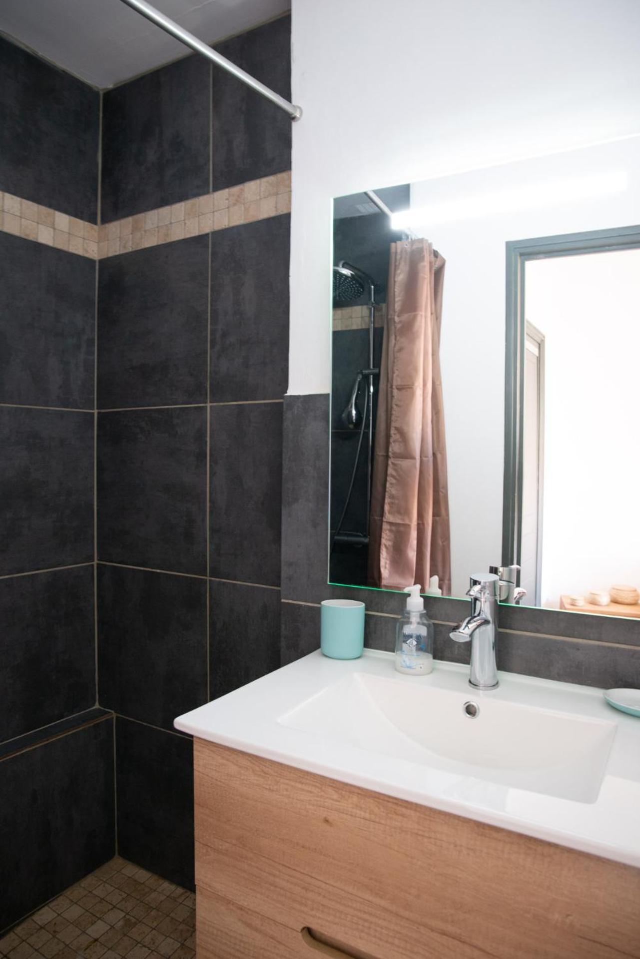 Appt Lumineux Dans Bel Immeuble Hp Les Oliviers 3 *